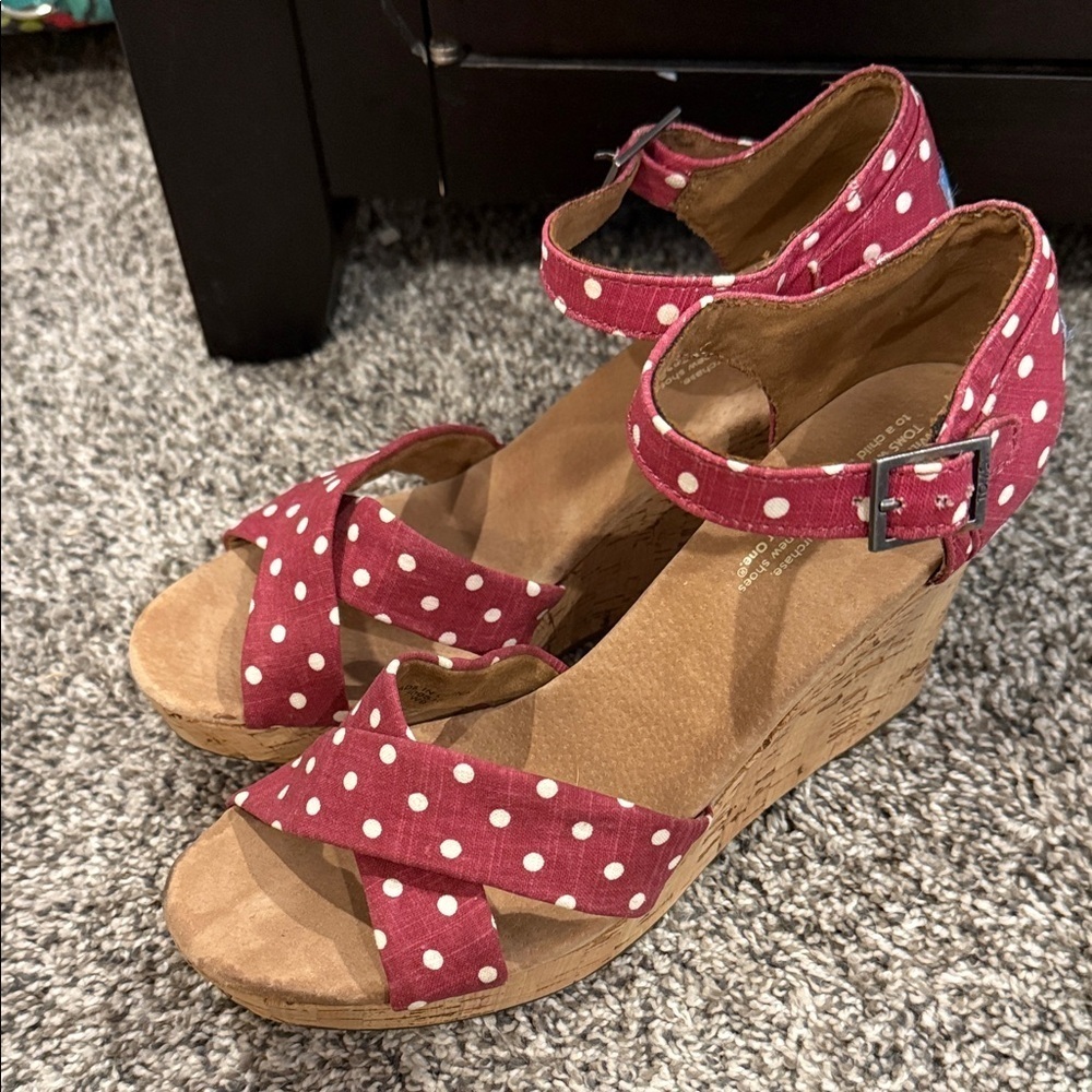 Polka Dot Wedge Sandals - Red and White Tom’s Women’s heel pin up style women - Picture 2 of 6